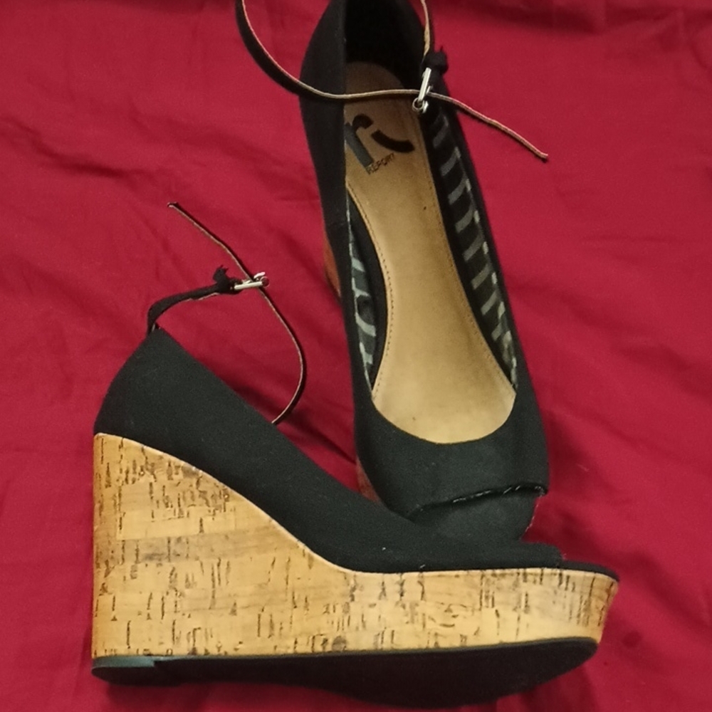 Report Black Wedge Sandals Size 7.5 W Woman's Sexy Professional Spring Summer👠